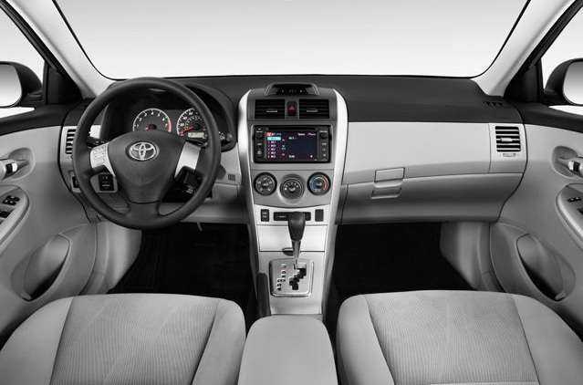 Интерьер салона Toyota Corolla 2013